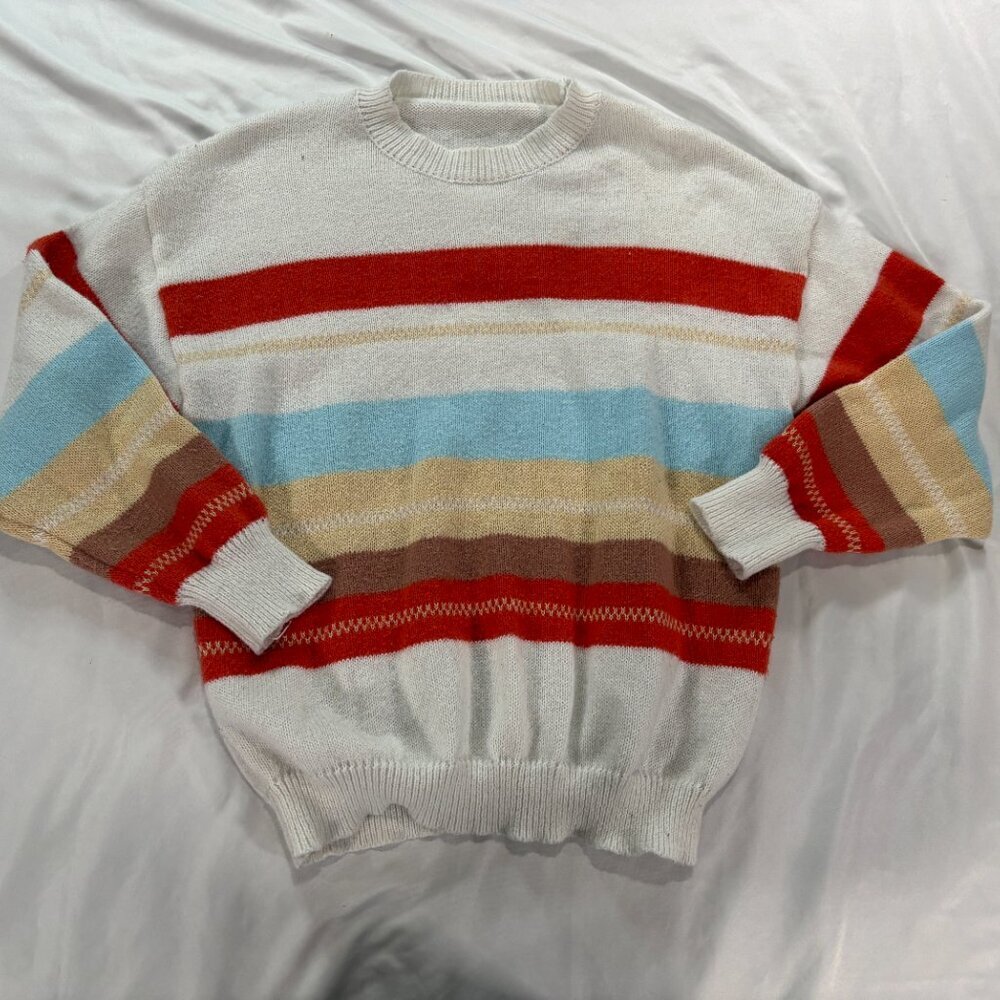 VINTAGE MEN'S WHITE STRIPED PULLOVER SWEATER -     Lot O